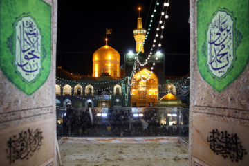 L'ambiance du sanctuaire de l'Imam Reza (P) à la veille de l’anniversaire de la bienheureuse naissance du très vénéré Imam Ali (P)