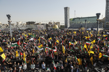 Iran : rassemblement de remerciement pour l'Opération « Promesse Véridique 2 » place Imam Hossein de Téhéran