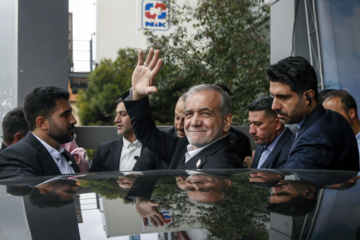 Le président iranien visite l'exposition commerciale internationale avec l'Eurasie