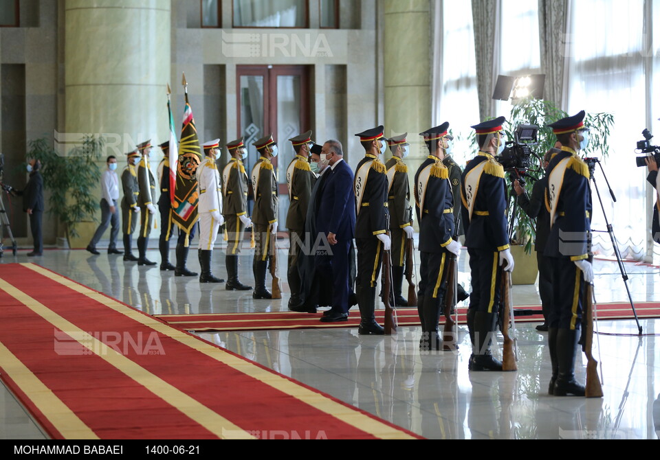 استقبال رسمی آیت الله رییسی از نخست وزیر عراق