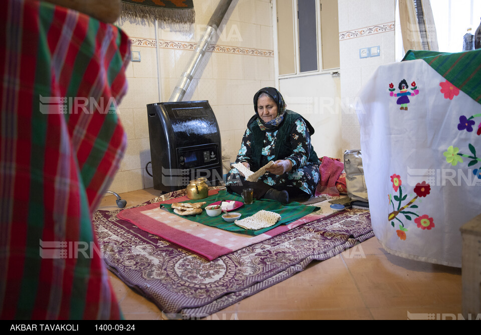 «خاله رحیمه» ؛ احیاگر هنر جاجیم بافی روستای زیارت