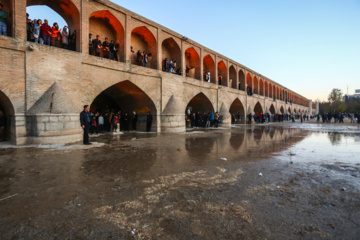 جاری شدن آب در زاینده رود