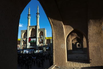 Ceremonia de recibimiento de 8 mártires desconocidos de la Defensa Sagrada en Yazd