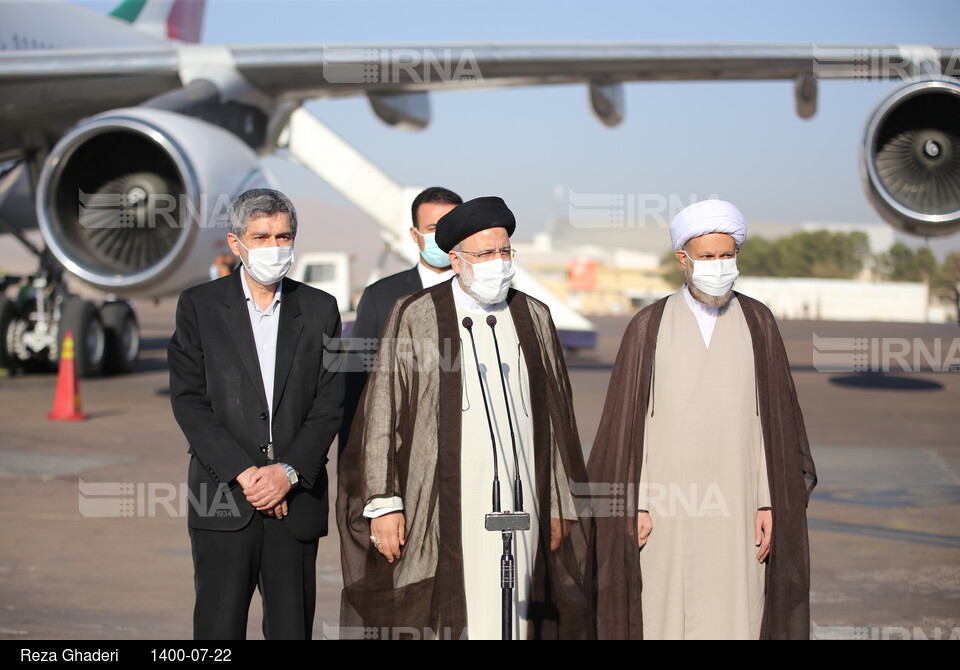 سفر رئیس جمهوری به استان فارس - مراسم استقبال در  فرودگاه بین‌ المللی شهید دستغیب شیراز