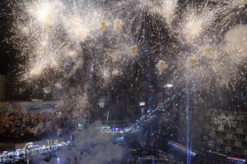 Téhéran-Rue Valiasr: feu d’artifice pour la Mi-Sha'ban