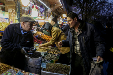 Compras para la noche de Yalda en Teherán