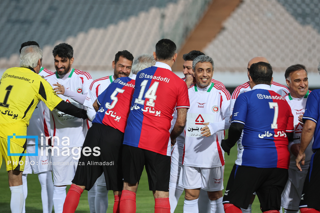 دیدار تیم‌های «منتخب ۹۸» و «پیشکسوتان سرخابی‌ها»