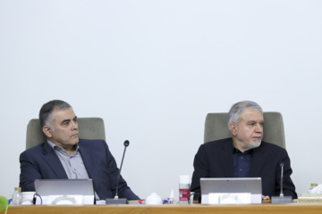 Iran’s new cabinet holds first session