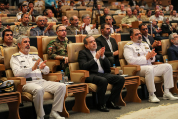 Conmemoración del Día de la Marina del Ejército iraní en Kish 