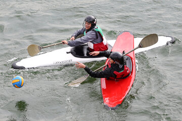 Liga Premier de Barco Dragón y Kayak Polo femenino