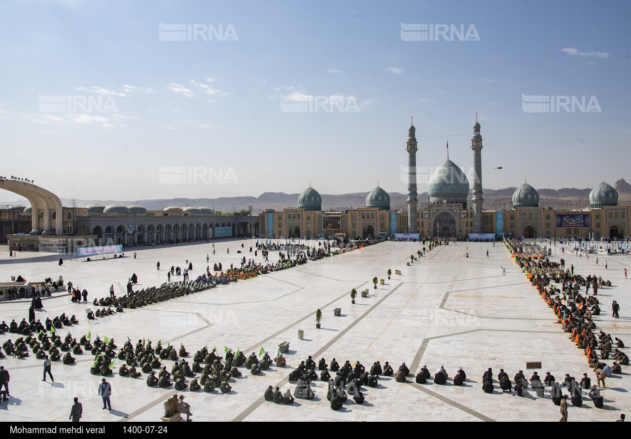 مراسم صبحگاه مشترک نیروهای نظامی و انتظامی در مسجد جمکران