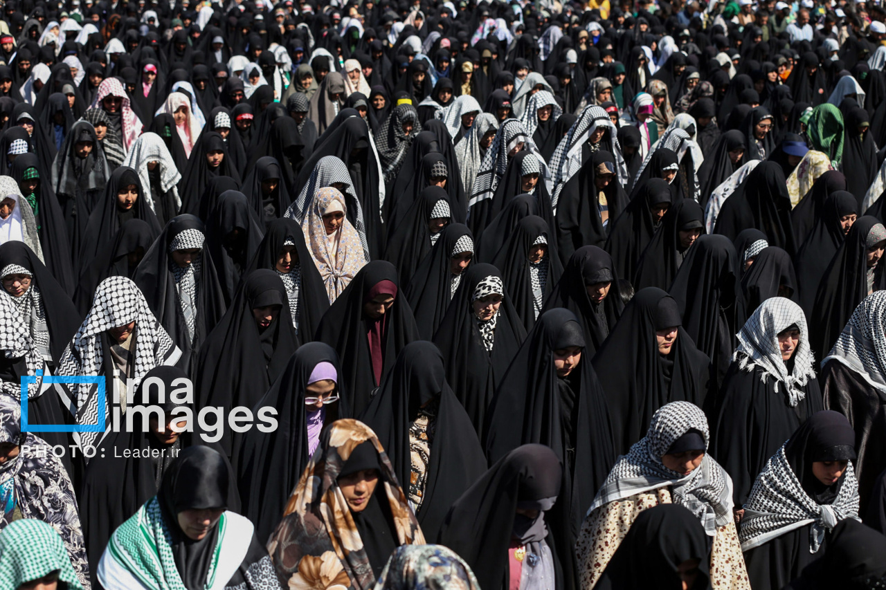 اقامه نماز جمعه تهران به امامت رهبر انقلاب و بزرگداشت شهید «سید حسن نصرالله»