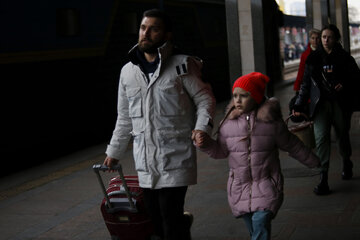 Los residentes de Kiev se refugian en las estaciones de metro