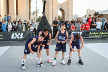 Competiciones callejeras de baloncesto y fútbol en Tabriz