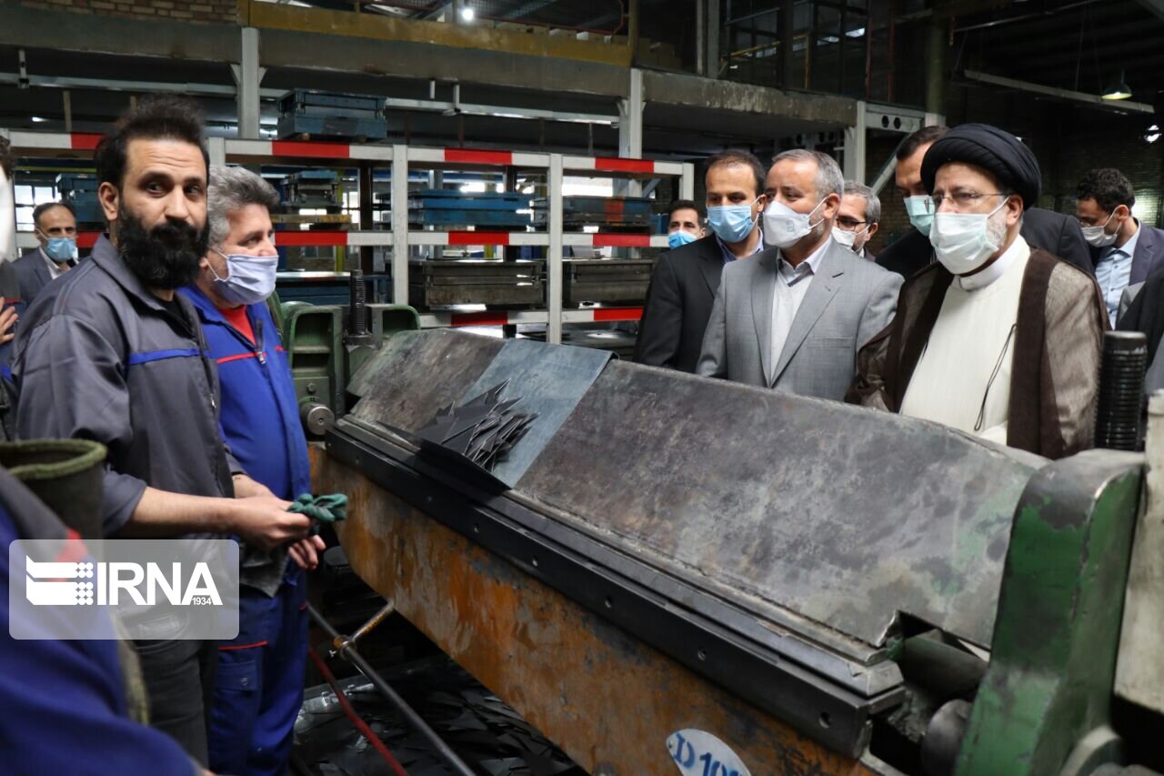 رییس‌جمهوری از یک واحد صنعتی در مهدیشهر بازدید کرد