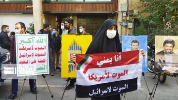 Students demonstrate outside Lebanese Embassy in Tehran