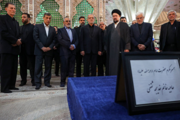 El presidente iraní y su gabinete renuevan su lealtad al Imam Jomeini