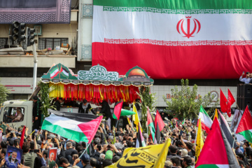 Multitudinario funeral del mártir Haniya en Teherán