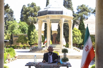 جشنواره ملی شعر گمنامی با حضور وزیر اطلاعات در شیراز