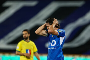 Iran's Pro League: Esteghlal vs. Sanat Naft