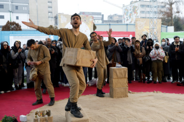 Spectacles de rue du Festival de Théâtre Fajr 2025 - Jour 6