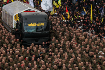 En images : les temps forts des funérailles des martyrs Nasrallah et Safieddine