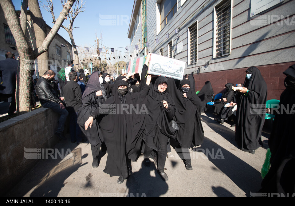 تشییع پیکرهای ۱۵۰ شهید گمنام در تهران