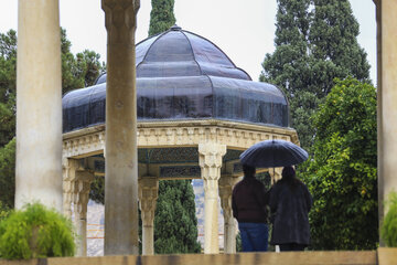 آرامگاه حافظیه در نخستین بارش باران پاییزی