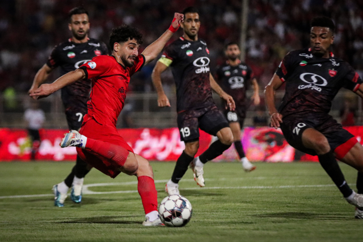 لیگ برتر فوتبال- تراکتور و پرسپولیس