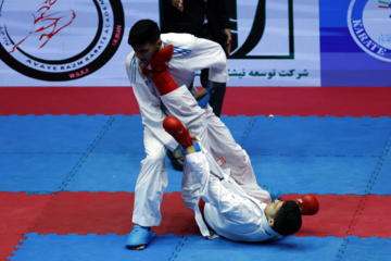 Téhéran (IRNA)-La première semaine du deuxième tour de la Super Ligue de Karaté des Clubs Masculins s'est tenue ce samedi soir (7 décembre 2024) à la salle de volley-ball Hijab de Téhéran. 