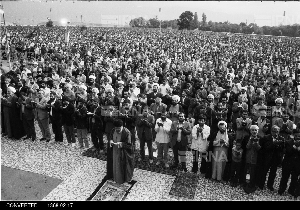 نماز عید فطر سال 1368 به امامت رییس جمهوری