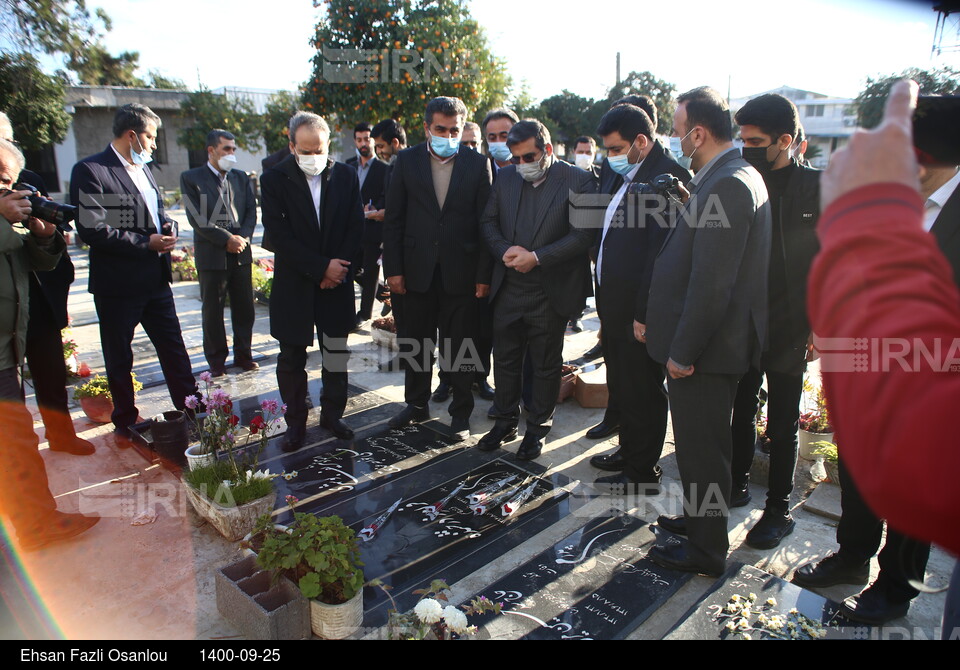 سفر وزیر فرهنگ و ارشاد اسلامی به استان مازندران - حضور وزیر فرهنگ و ارشاد اسلامی در گلزار شهدای ساری