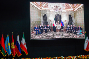 Le président iranien visite l'exposition commerciale internationale avec l'Eurasie