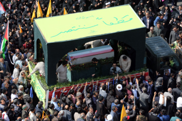 Ceremonia fúnebre en Mashhad por el general Nilforushan