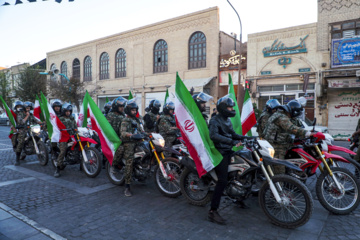 Ceremonia de recibimiento de 8 mártires desconocidos de la Defensa Sagrada en Yazd