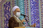 خطیب جمعه قم:‌ مبارزه بی‌امانی‌ برای رفع فقر و تبعیض آغاز شود