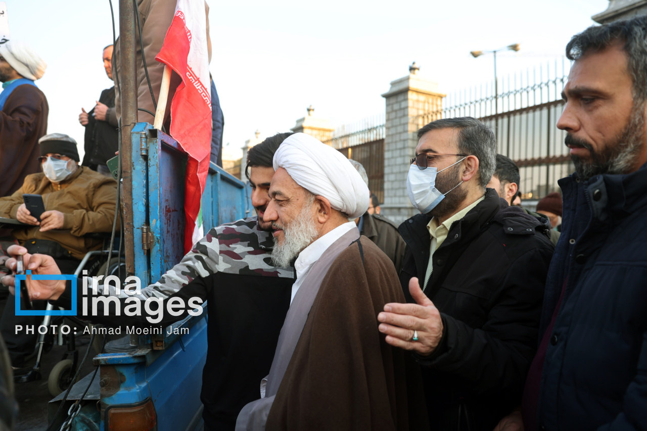 تجمع مقابل مجلس شورای اسلامی