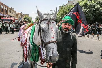 مراسم خیمه سوزان روز عاشورا در بازار تهران