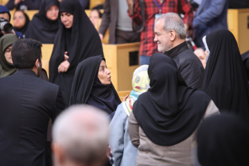 La cérémonie de célébration de la dignité de la femme a eu lieu le dimanche 22 décembre 2024 en présence de Massoud Pezeshkian, le président de la République islamique d'Iran, dans la Salle des Réunions des Dirigeants, à Téhéran.
