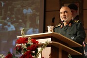 Devrim Muhafızları Ordusu Komutanı: Düşman Elinin Güvenlik Alanımıza Uzamasına İzin Vermeyiz
