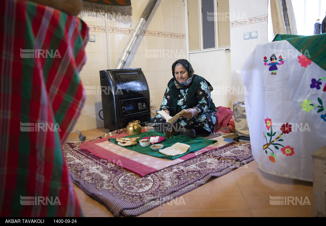 «خاله رحیمه» ؛ احیاگر هنر جاجیم بافی روستای زیارت