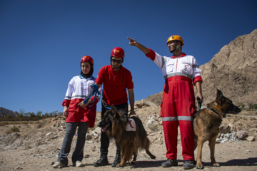 Maniobra de auxilio y rescate en Semnán