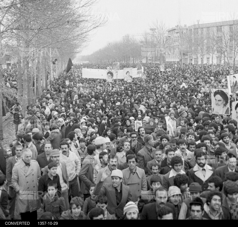 مروری بر روزهای انقلاب - راهپیمایی مردم در روز اربعین 29 دی 1357