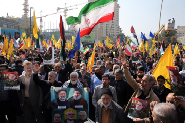 Ceremonia fúnebre en Mashhad por el general Nilforushan