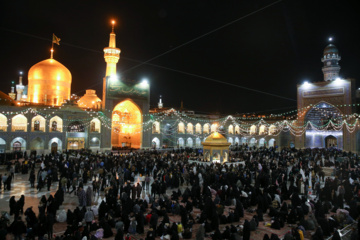 L'ambiance du sanctuaire de l'Imam Reza (P) à la veille de l’anniversaire de la bienheureuse naissance du très vénéré Imam Ali (P)