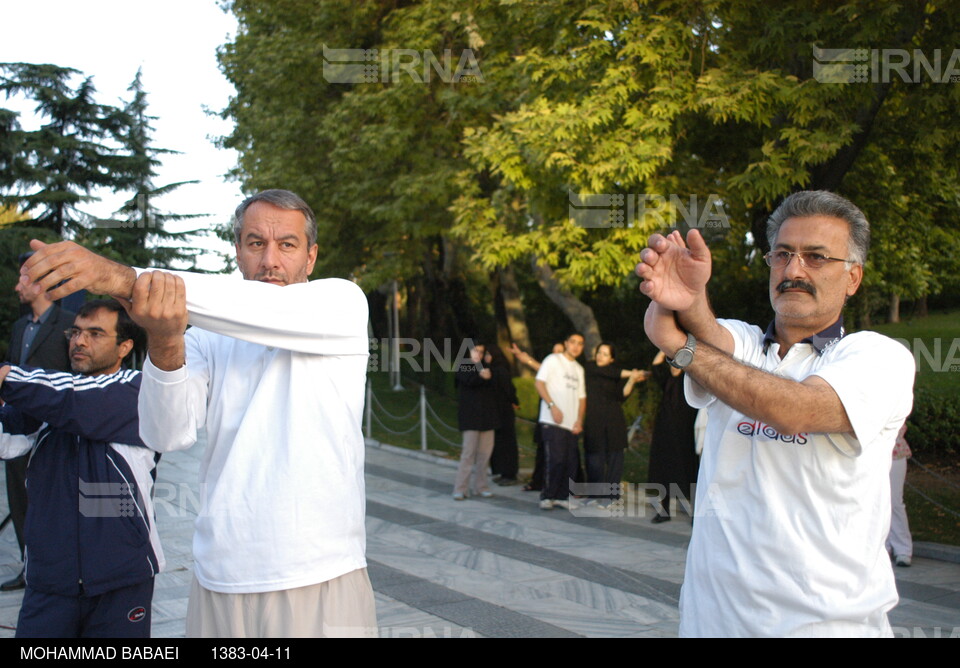 ورزش صبحگاهی و همگانی در پارک ملت