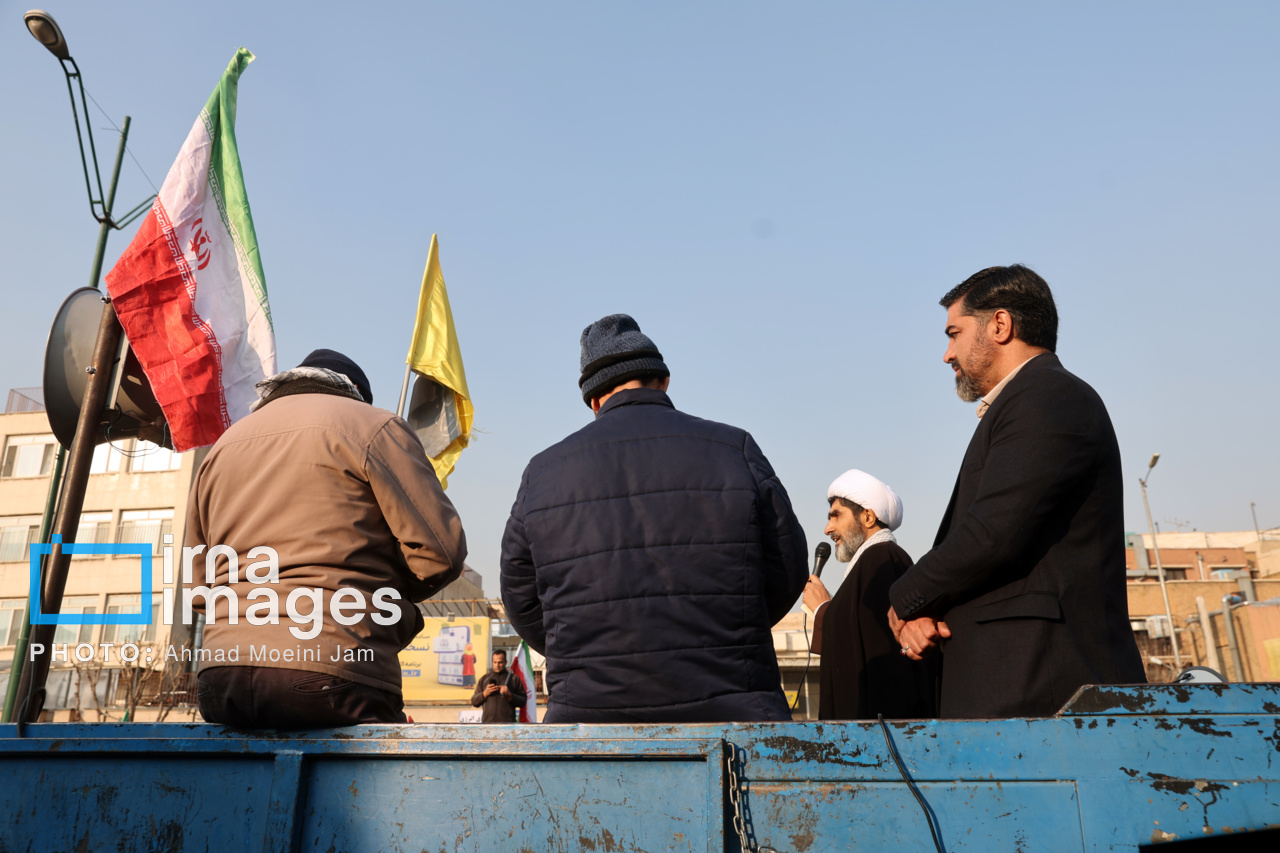 تجمع مقابل مجلس شورای اسلامی