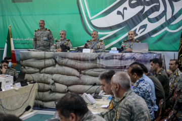 La phase principale de l'exercice militaire conjoint Zulfiqar 1403 a commencé ce samedi matin (22 février 2025) avec le code « Ô Allah, le Plus Grand », par le contre-amiral Habibollah Sayyari, le commandant des exercices. Photo : Mohammad Mahdi Pour-Arab-IRNA