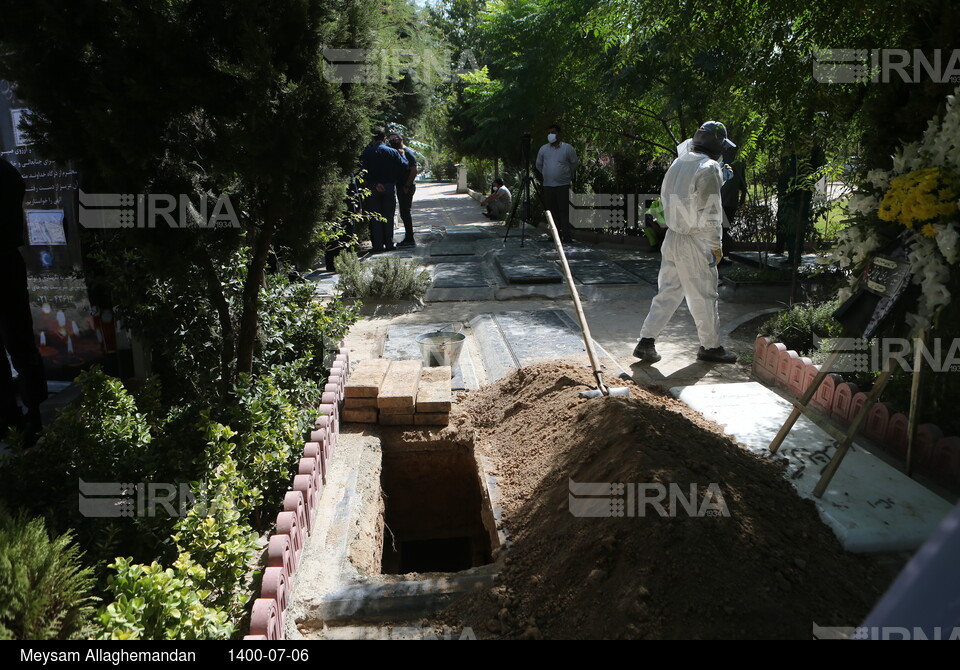 خاک‌سپاری سیامک اطلسی