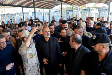 Iran, Iraq interior ministers visit shared border point